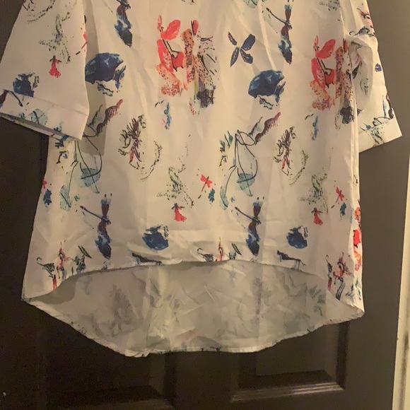 White abstract floral tunic. - Picture 3 of 4